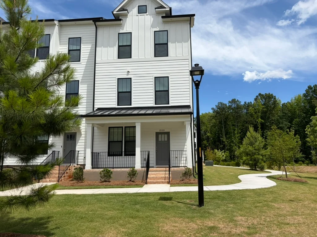 Private Bedroom with Private Bathroom in Beautiful Ballantyne Townhome | 15359 Ballancroft Pkwy